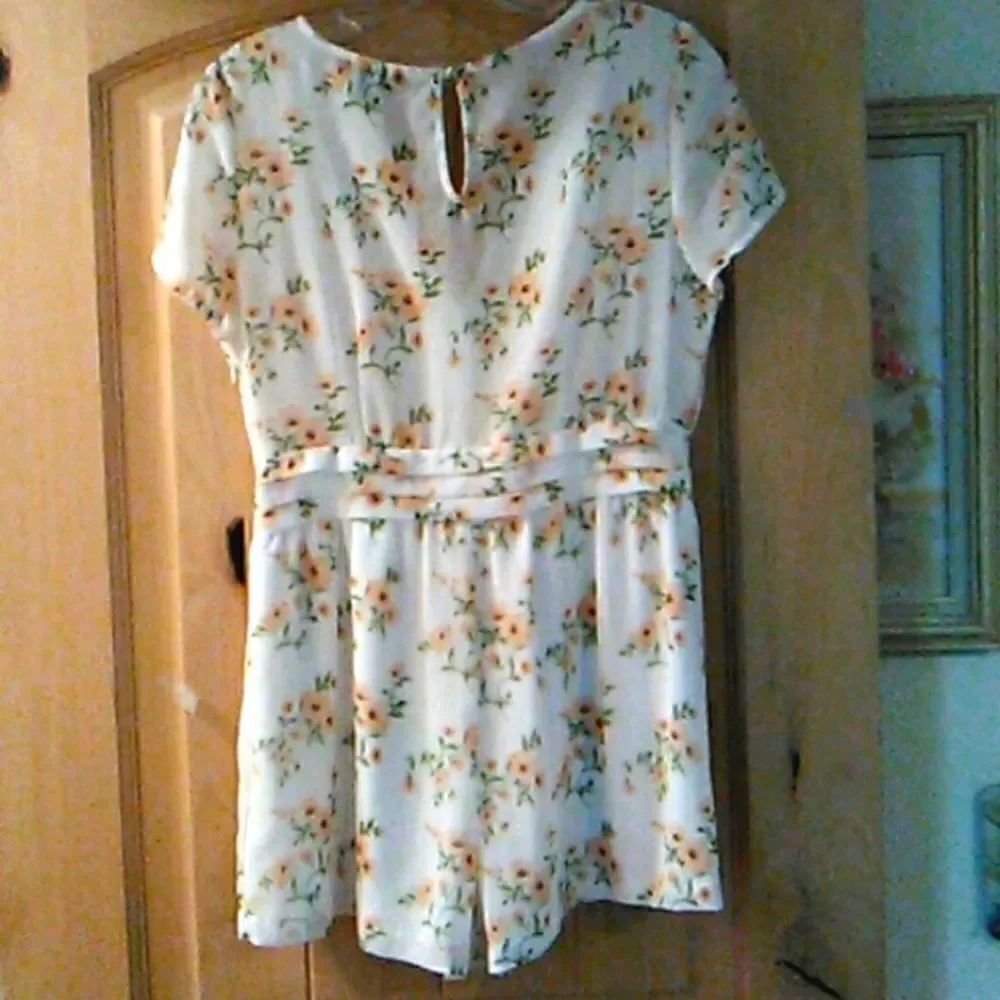 XXI Floral Romper - Picture 6 of 10